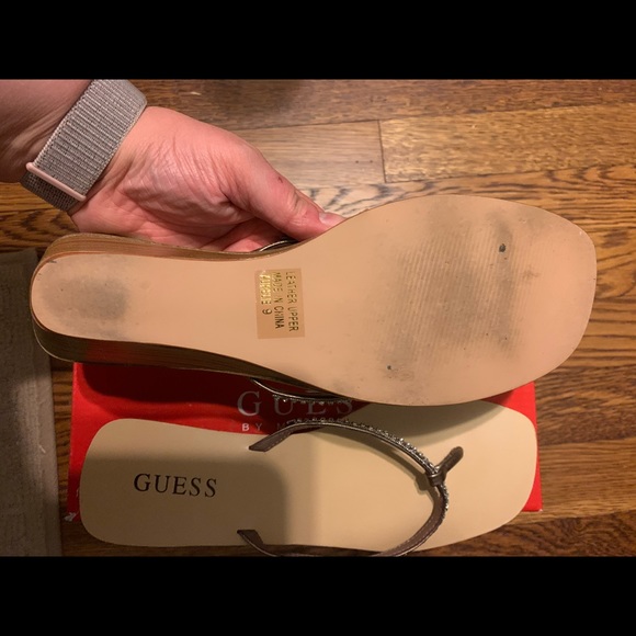 Guess flip flops - Picture 5 of 5